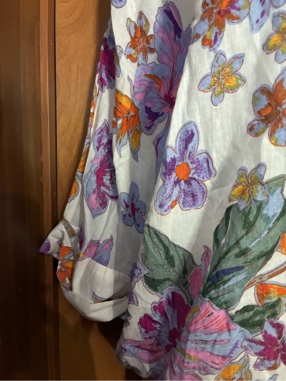 Women’s White Floral V-Neck Button Front Blouse - Picture 5 of 6